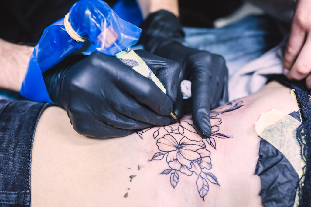 kwiaty tatuaż